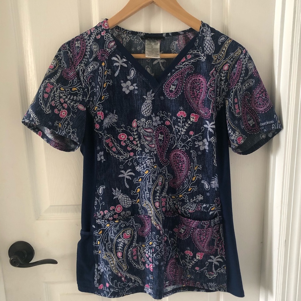 Scrub top Cherokee size small stretchable sides
